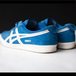 Great blue Onitsuka tiger size 8.5 men & 10 women